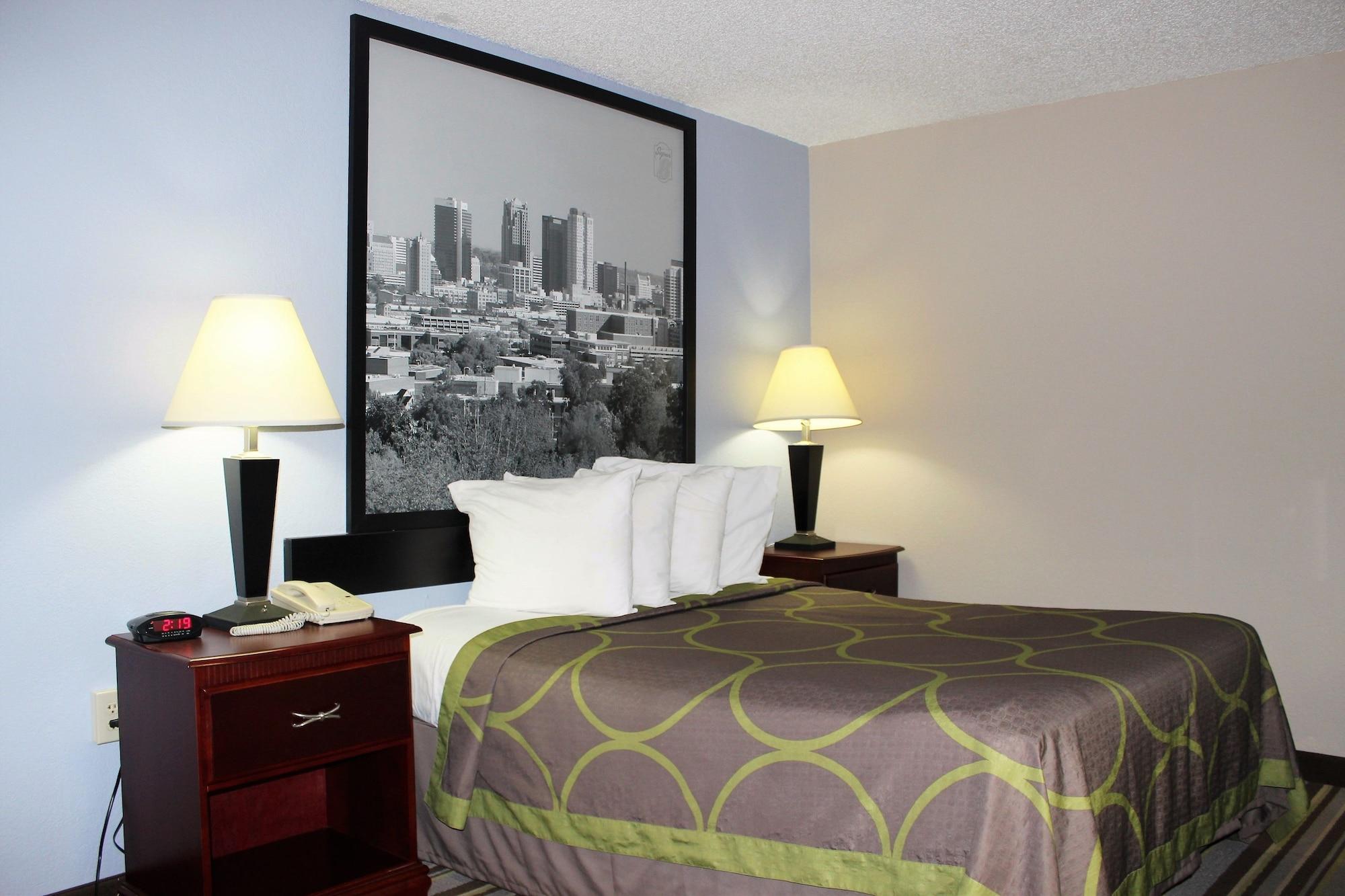 Super 8 By Wyndham Tuscaloosa Hotel Exterior foto