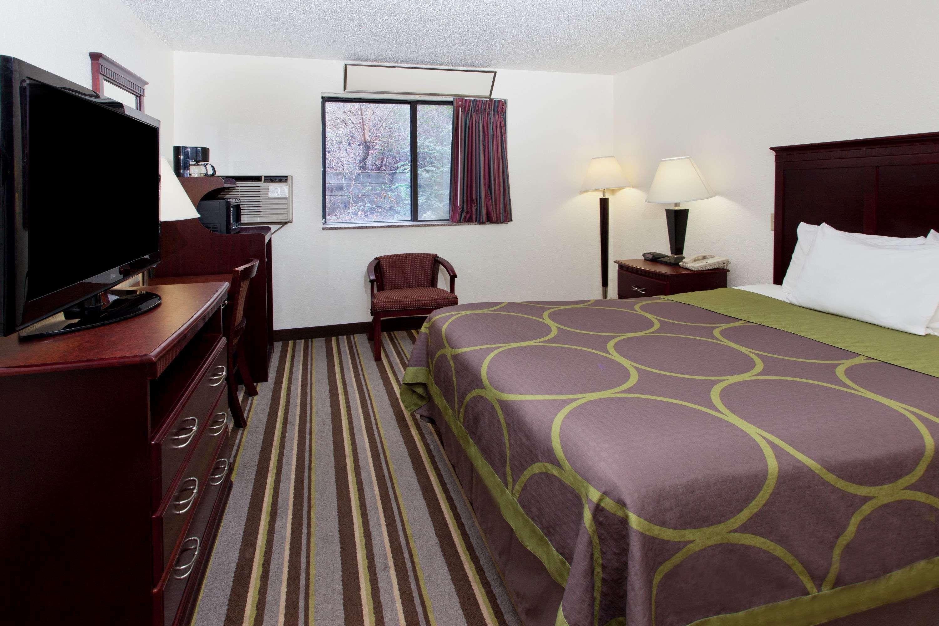 Super 8 By Wyndham Tuscaloosa Hotel Exterior foto