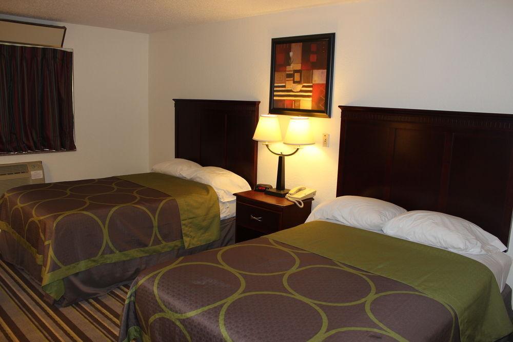 Super 8 By Wyndham Tuscaloosa Hotel Exterior foto