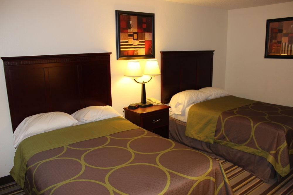 Super 8 By Wyndham Tuscaloosa Hotel Exterior foto
