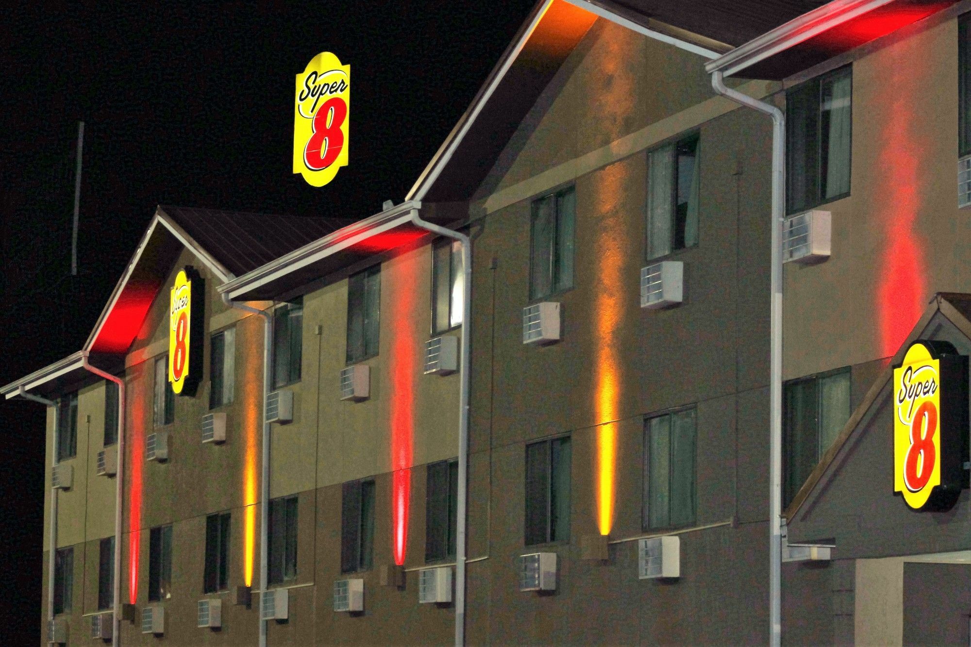 Super 8 By Wyndham Tuscaloosa Hotel Exterior foto